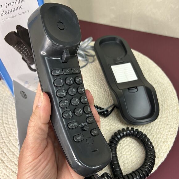 AT&T Trimline Corded Telephone Caller ID Call Waiting 13 Number Memory Black - Picture 4 of 8